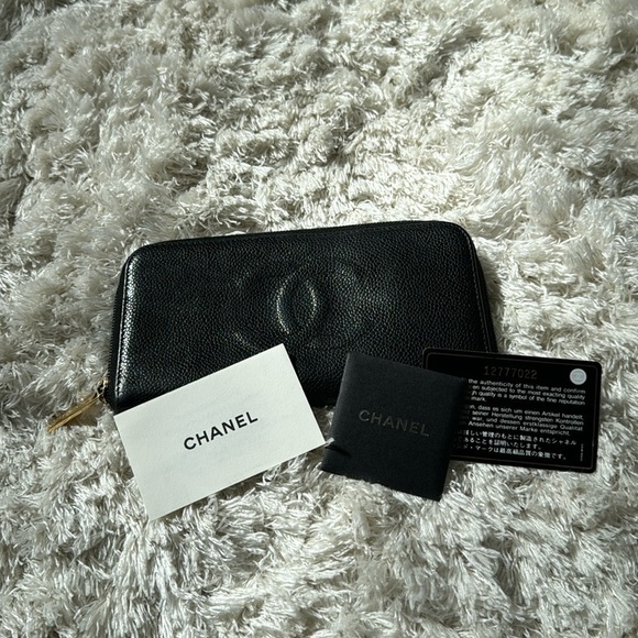 Black Chanel caviar leather long zip wallet - Picture 2 of 12